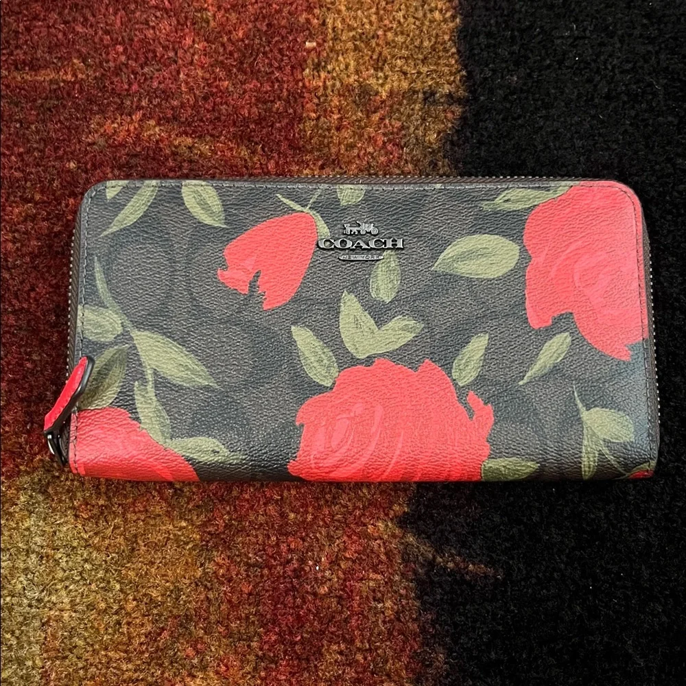 NWOT Coach Floral Print Accordion Zip Wallet (F26290)